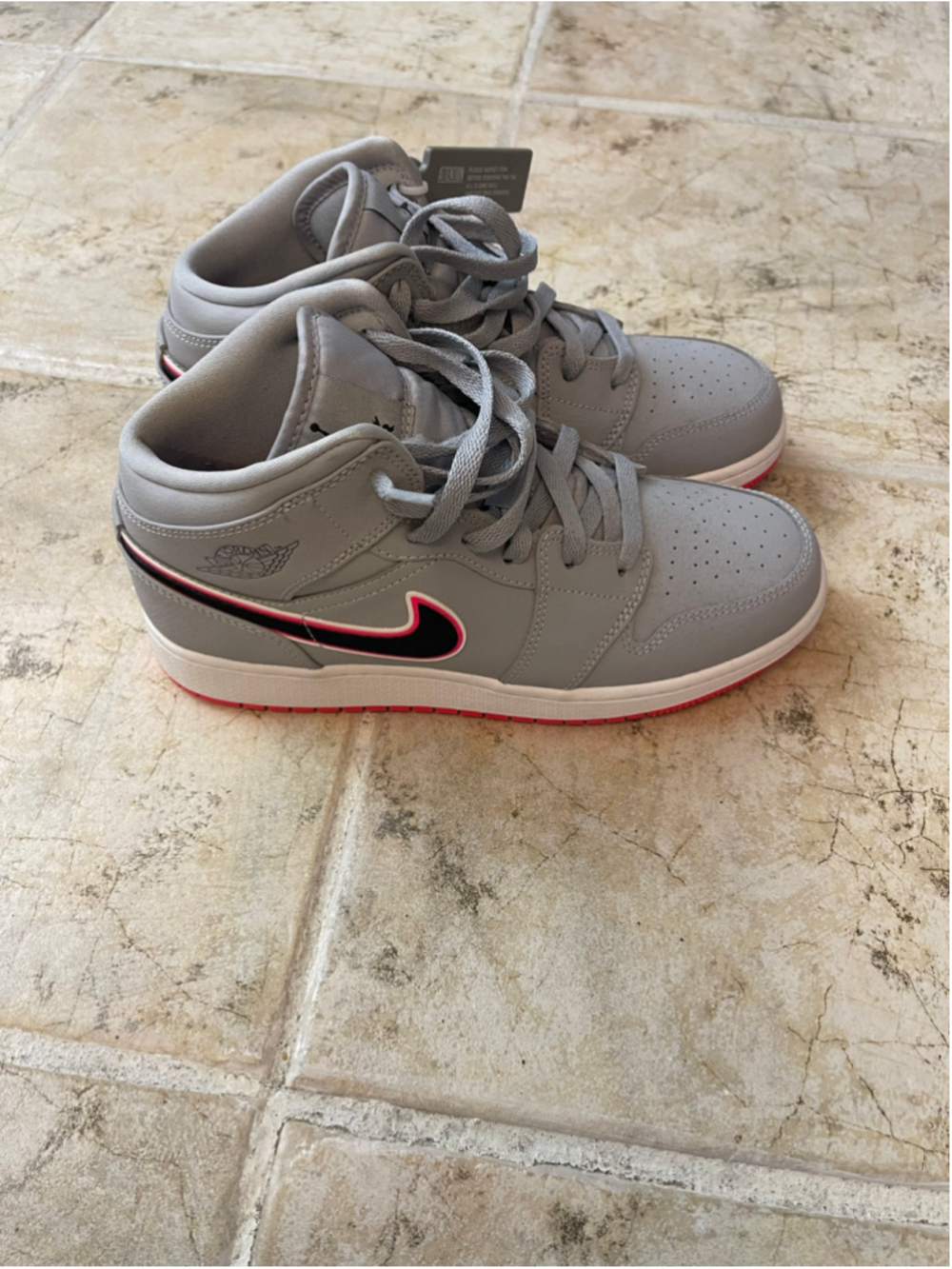 Boys Jordan Mid Sneakers 555112 Grey Red Size 6.5Y - Picture 2 of 6